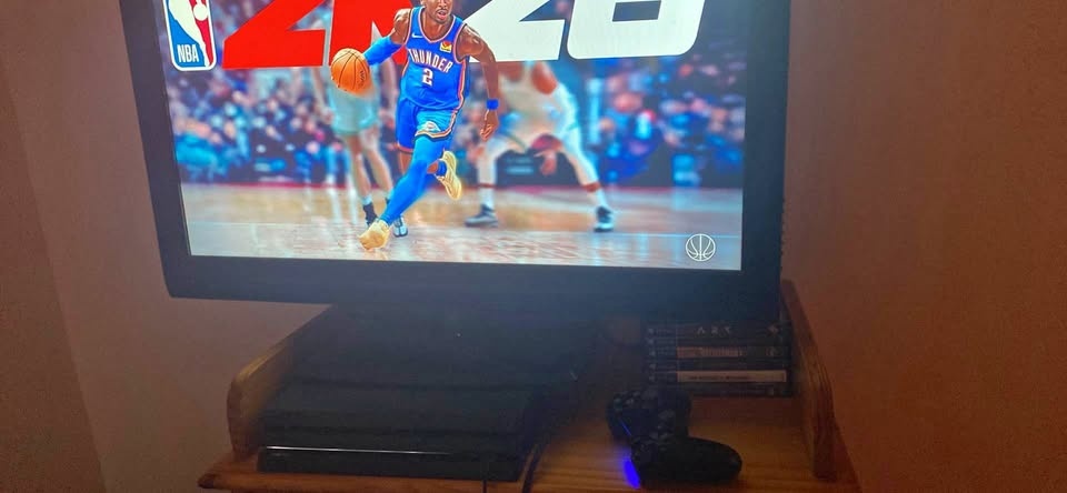 PS4 pro 1TB console