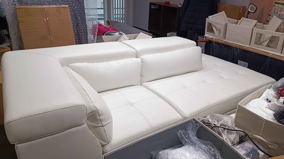 Pristine White Leather Sofa - photo 3