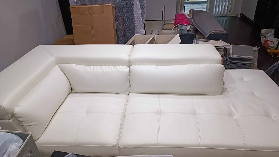 Pristine White Leather Sofa - photo 4