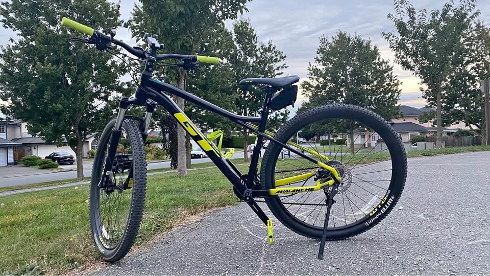 2020 GT Avalanche Sport Mountain Bike 29"
