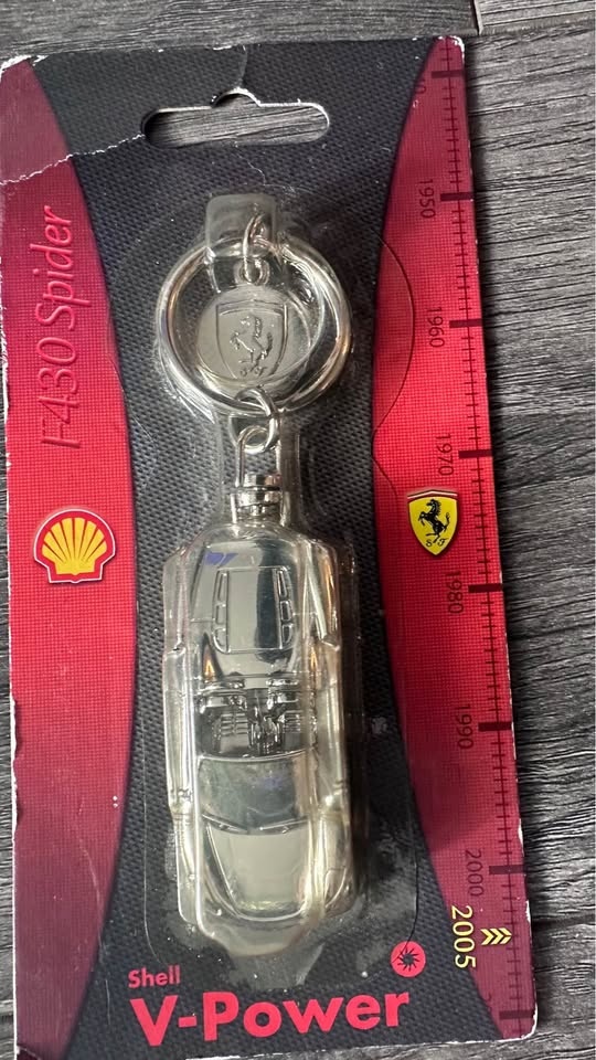 Shell V-Power Ferrari Metal Collectible Keychains - Set of 6 - photo 3
