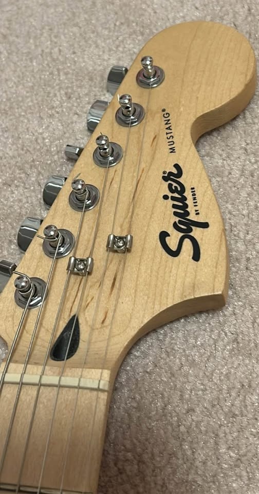 Fender Electric Guitar - photo 4