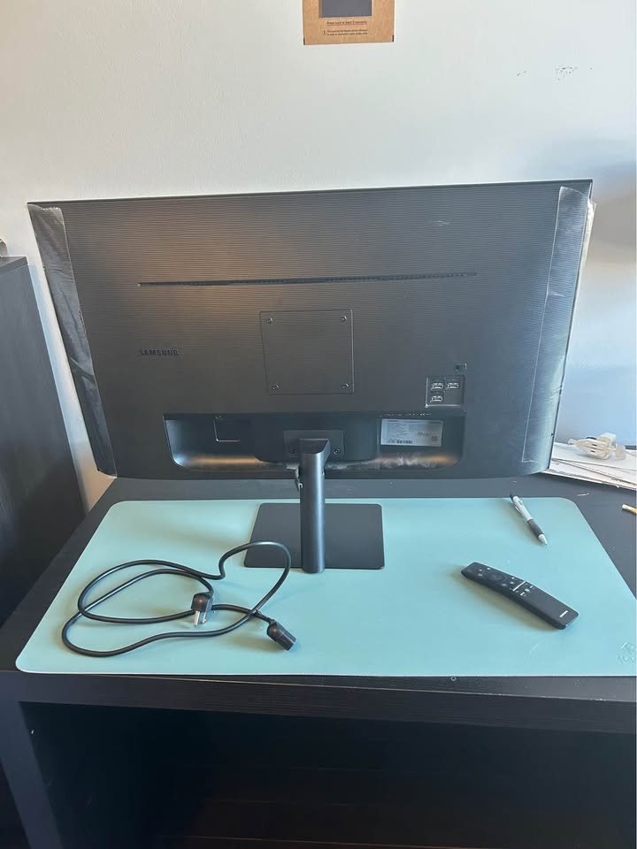Samsung M7 Smart Monitor 32” 4K UHD TV - photo 2