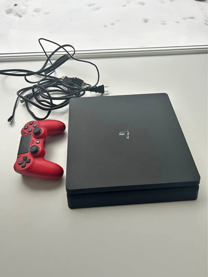 PS4 Slim 1TB - Great condition - 4 games included