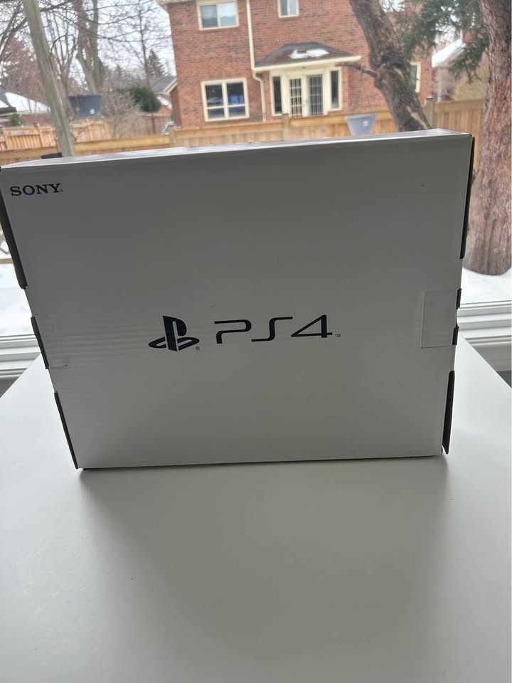 PS4 Slim 1TB - Great condition - 4 games included - photo 3