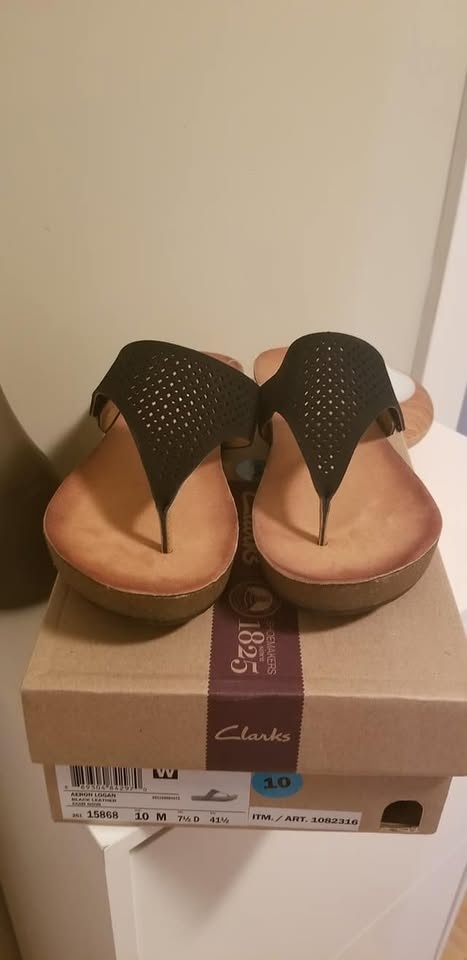 CLARKS sandals - photo 2