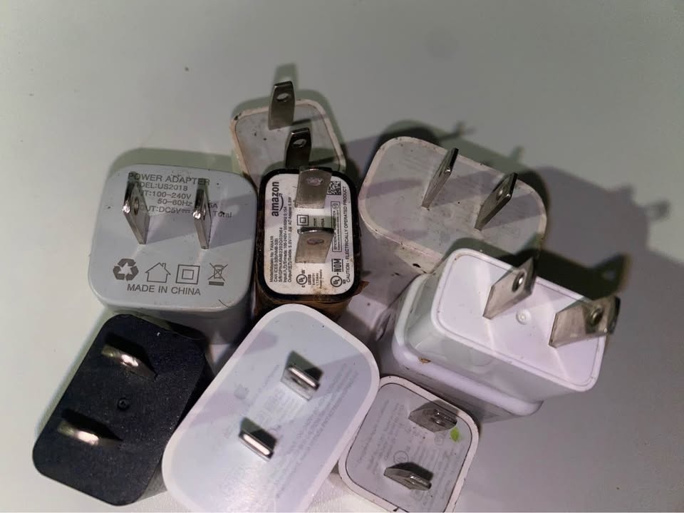 ALL TYPE CUBES AND CHARGERS - photo 2