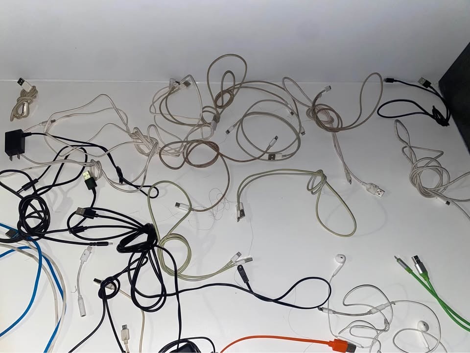 ALL TYPE CUBES AND CHARGERS - photo 4