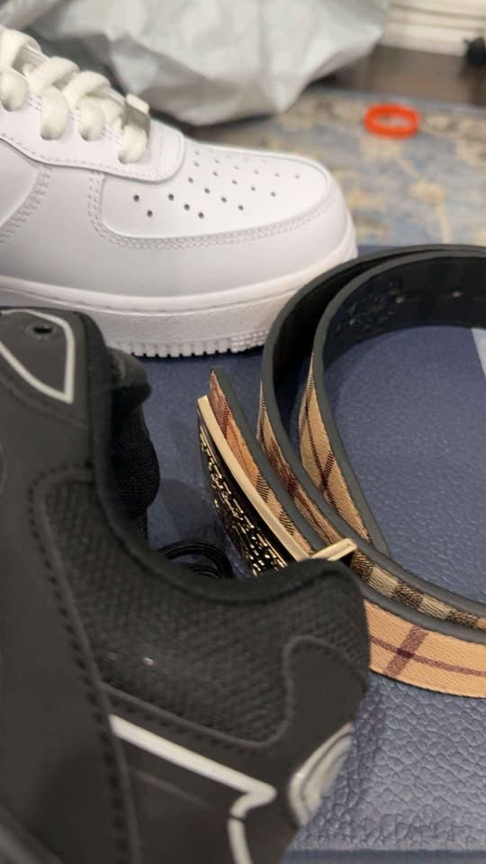 B30s, AF1s, AirPods & Belt – All Available - photo 2