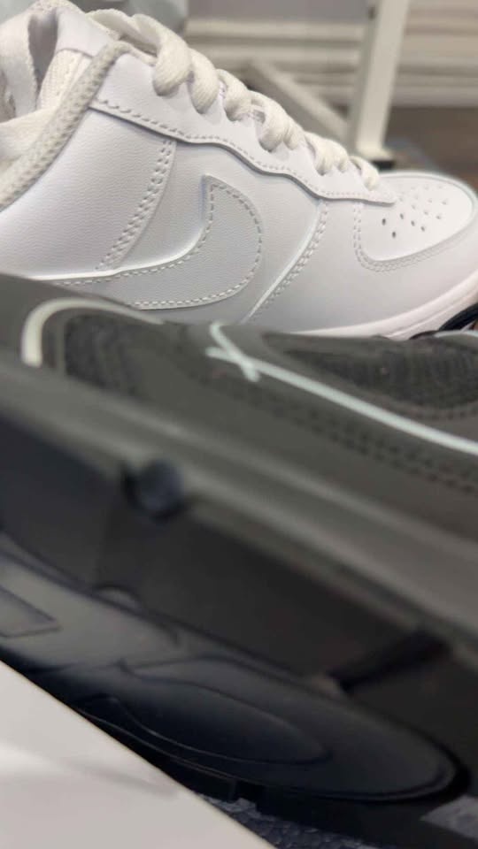 B30s, AF1s, AirPods & Belt – All Available - photo 3