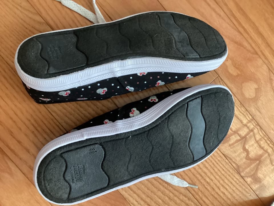 Girls Minnie Mouse Shoes - Sizes 3 & 3.5 - photo 3