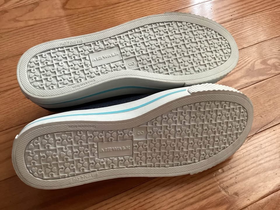 New Girls Size 3 Airwalk Light Up Shoes - photo 2