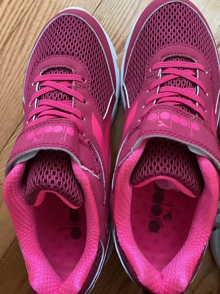 Girls Size 3 Diadora Shoes - 1 Pair Left! - photo 2