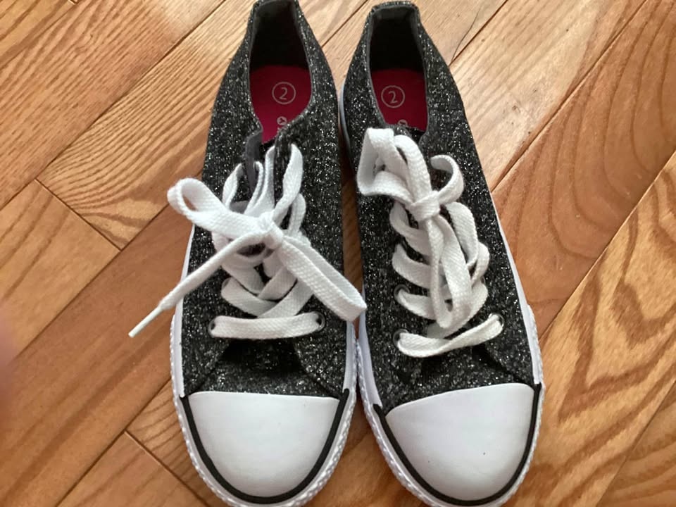 New Girls Size 2 Airwalk Shoes
