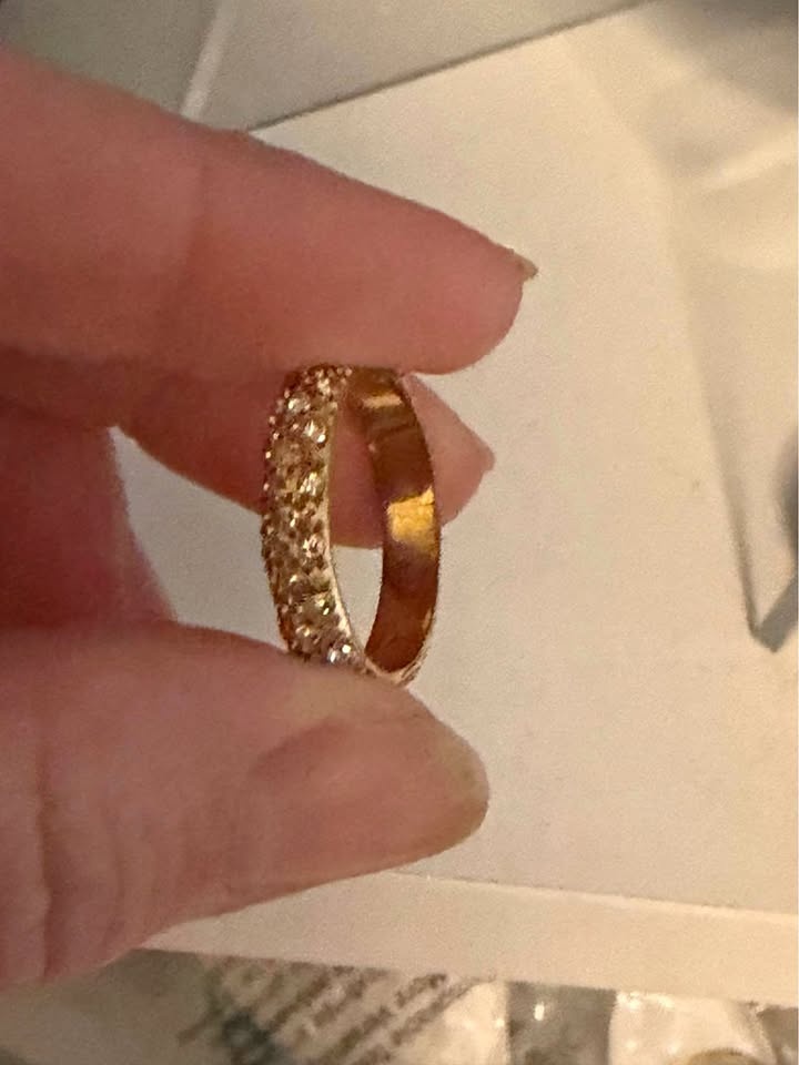 Gold tone sparkly ring