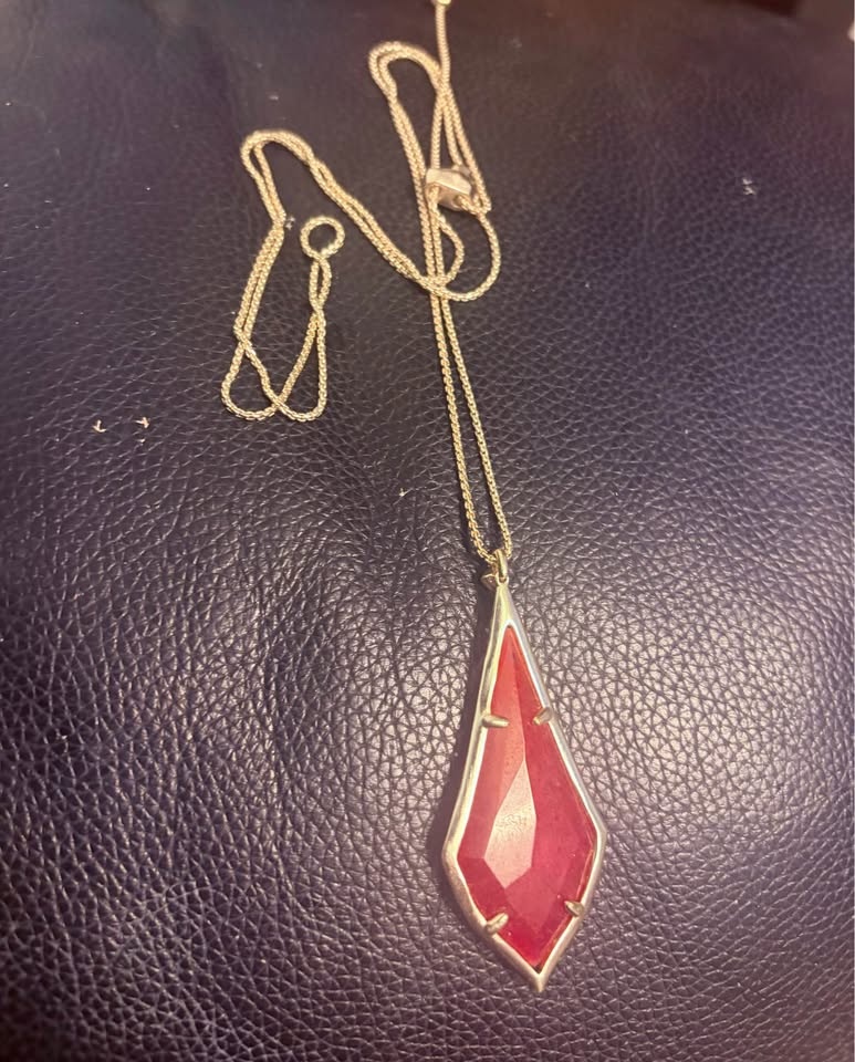 Pink teardrop necklace - photo 3