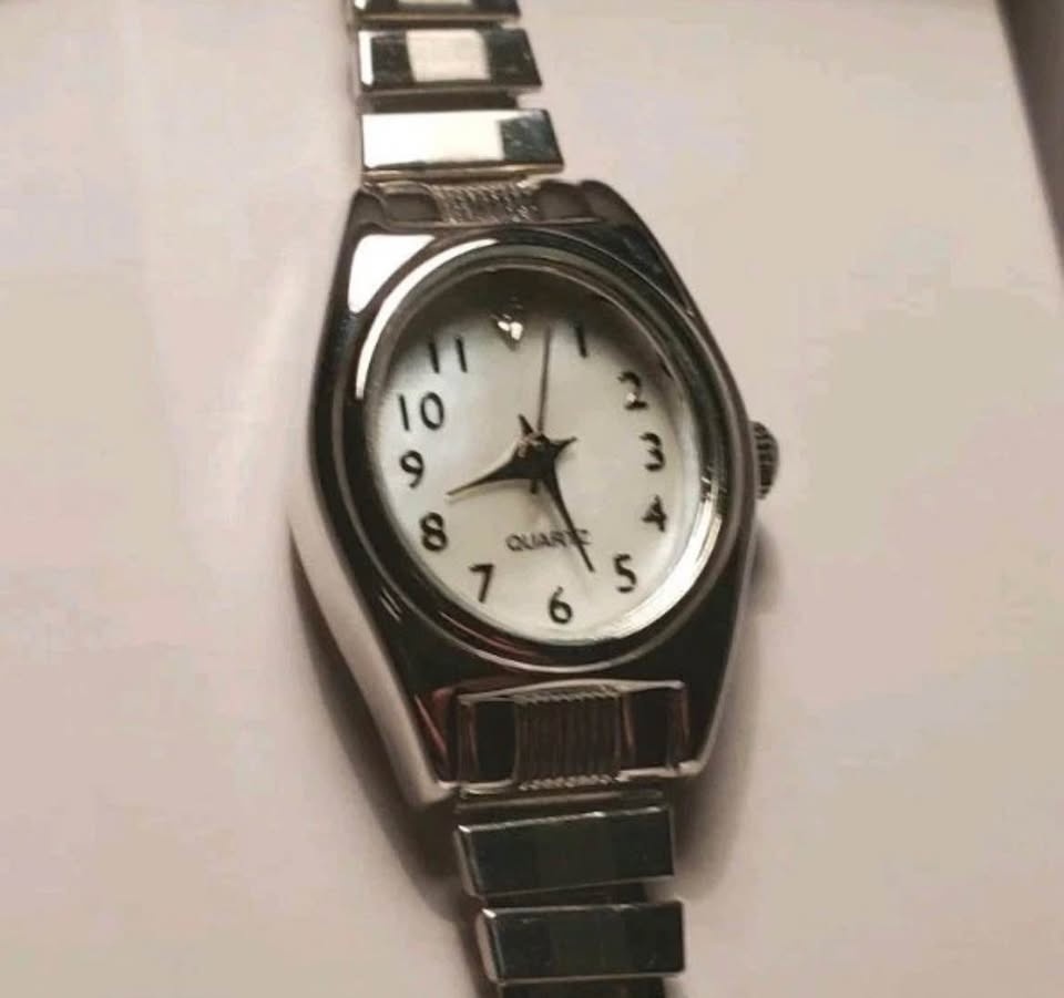 Women's Silver Tone Quartz Watch - photo 4