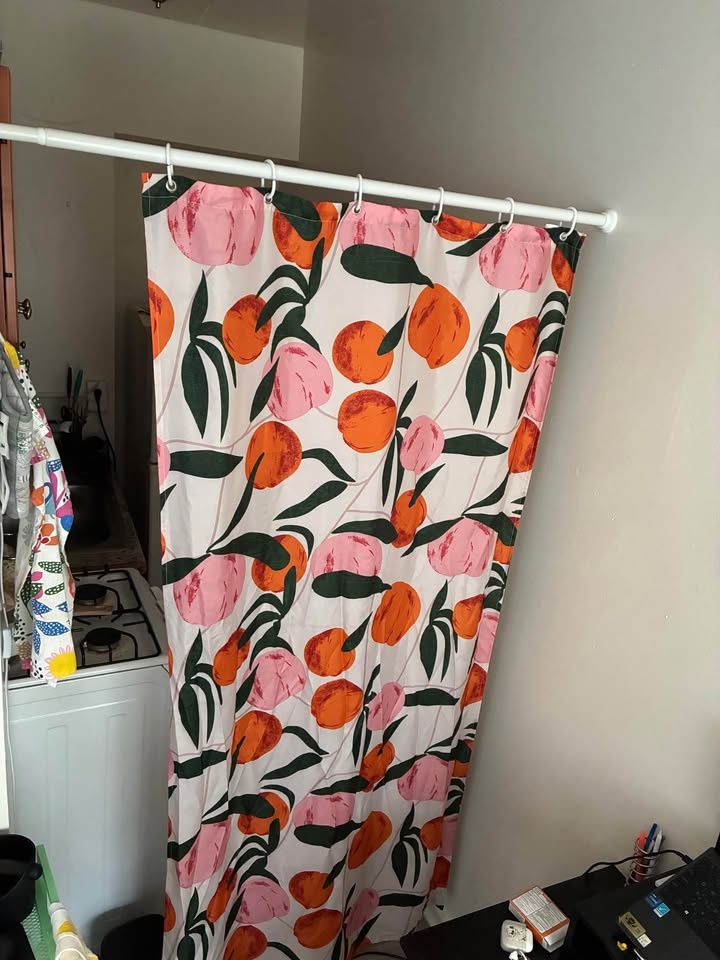 Rack + Curtain with Orange and Pink Peaches Print - photo 2