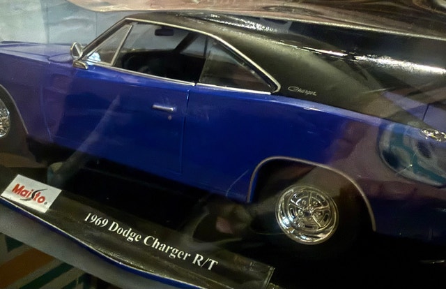 1:18 Scale 1969 Dodge Charger R/T - photo 2