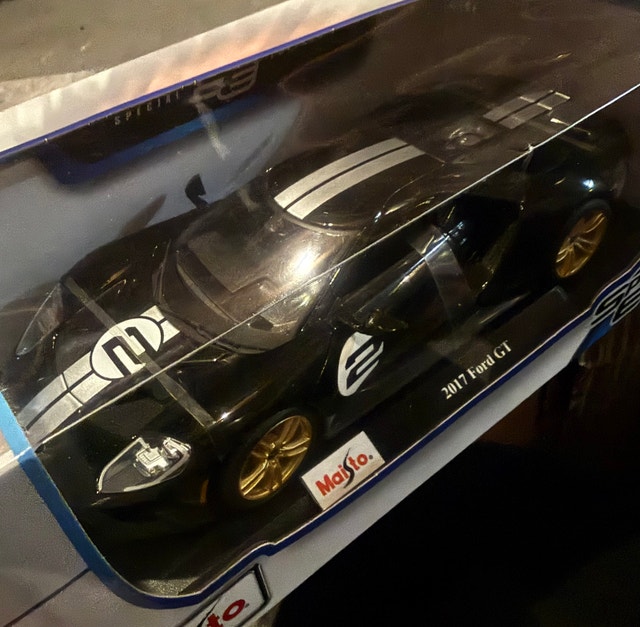Maisto 1:18 Scale 2017 Ford GT Special Edition - photo 2
