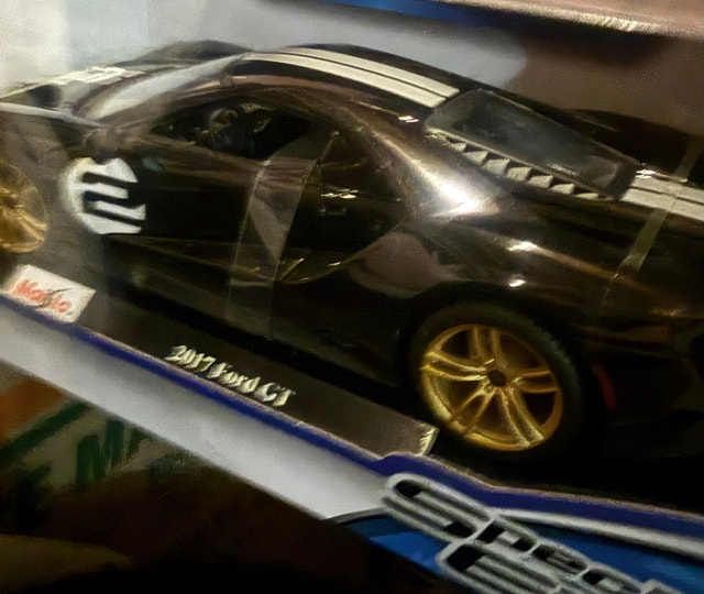 Maisto 1:18 Scale 2017 Ford GT Special Edition - photo 3