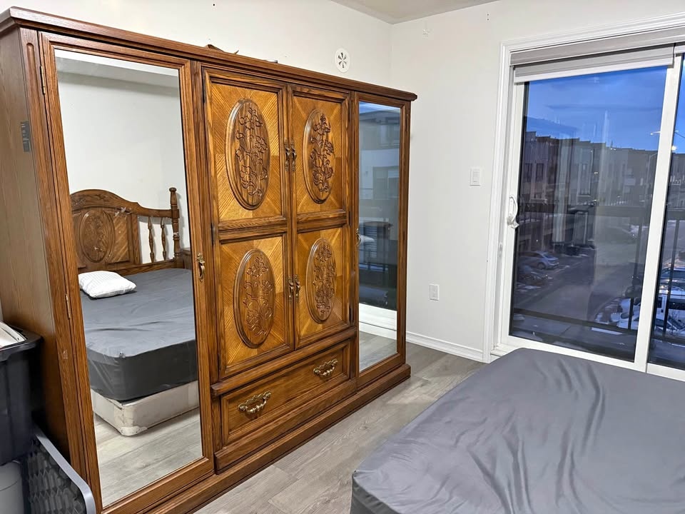 (Move out sale) 4‑Door Hardwood Cupboard with Mirrors – Huge & S
