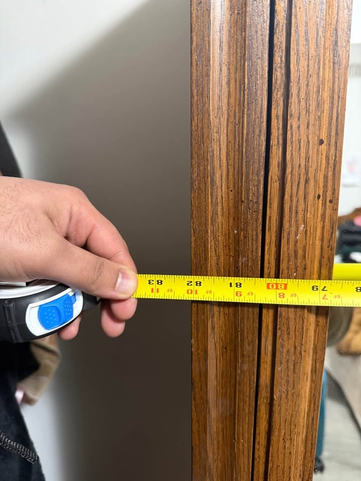 (Move out sale) 4‑Door Hardwood Cupboard with Mirrors – Huge & S - photo 4