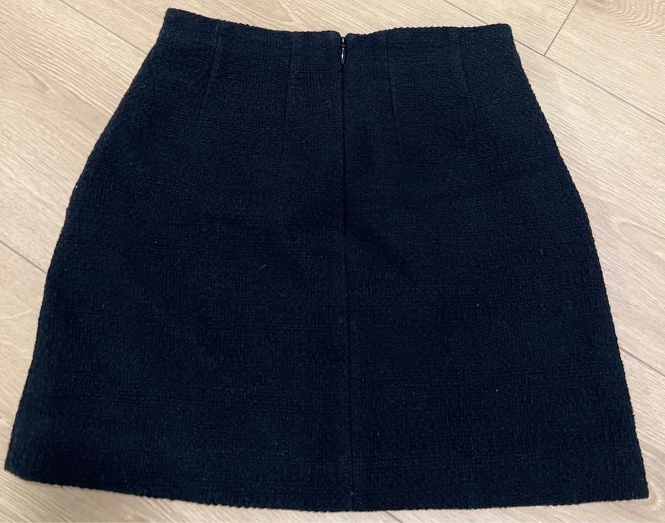 Aritzia Babaton Mini Skirt - photo 3