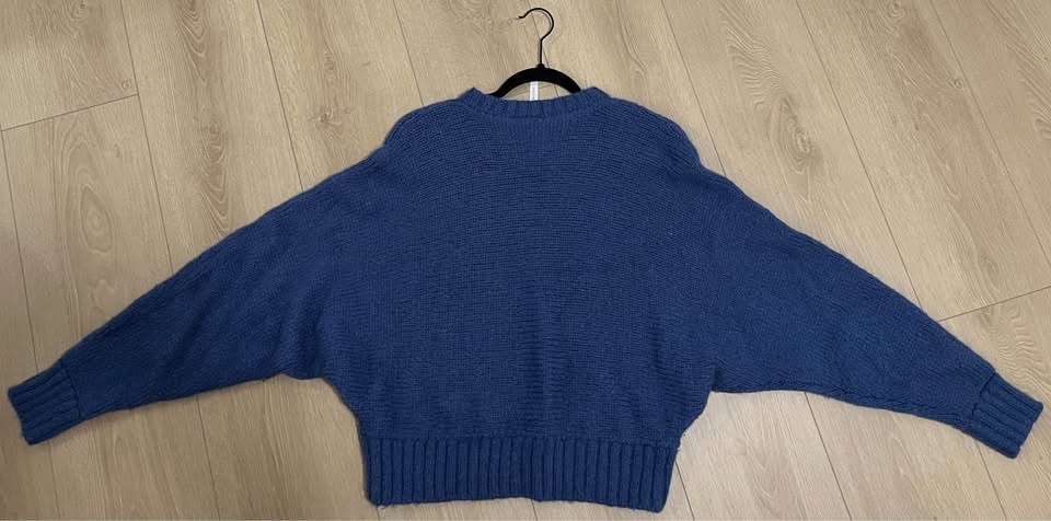 Aritzia Babaton Batwing Sleeve Sweater - photo 2