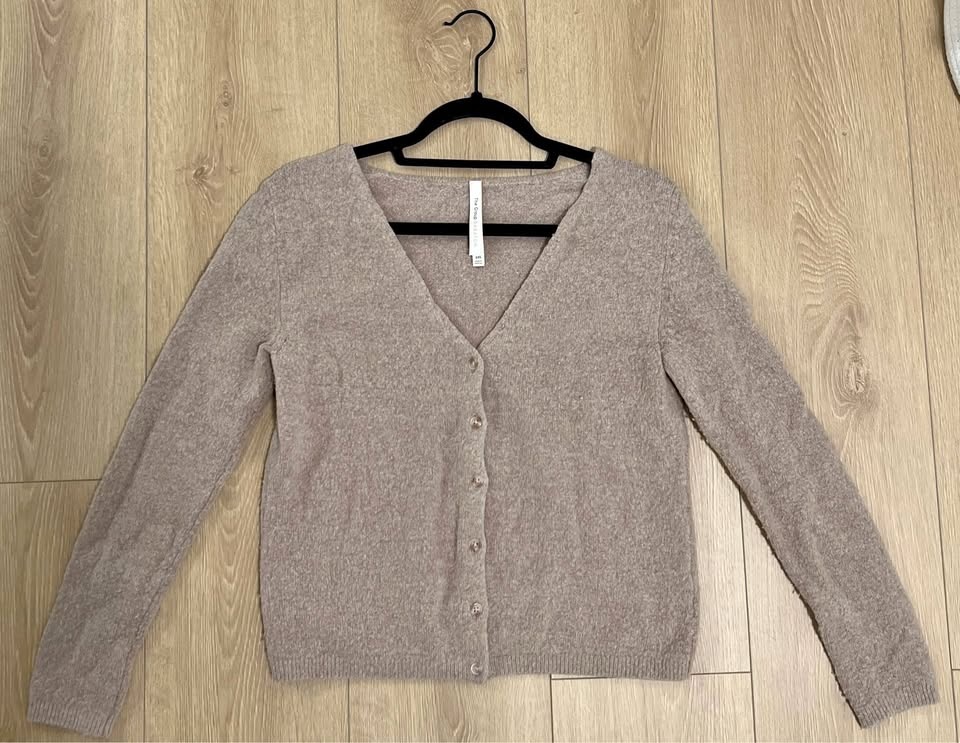 Aritzia Babaton V-Neck Cardigan