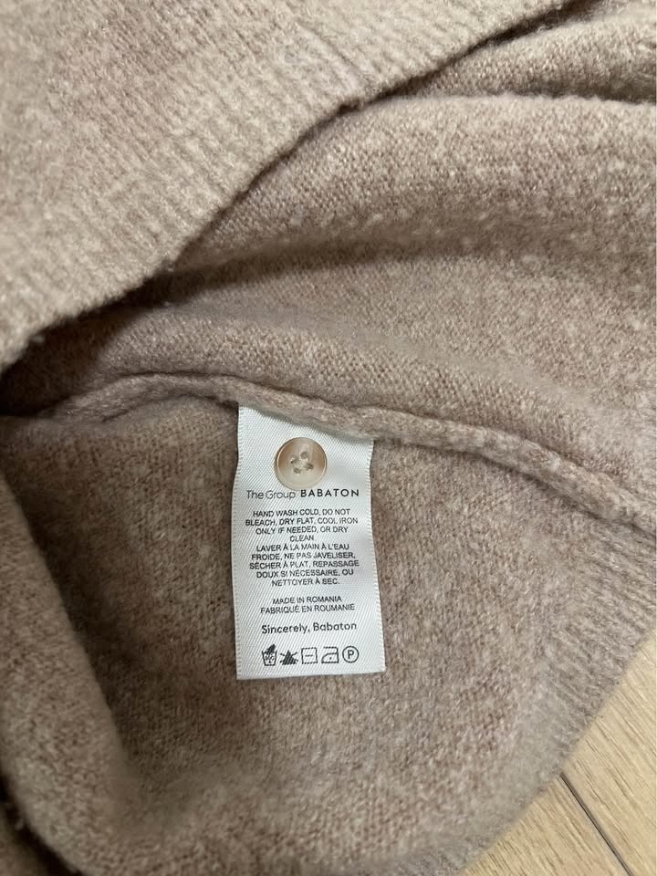 Aritzia Babaton V-Neck Cardigan - photo 4