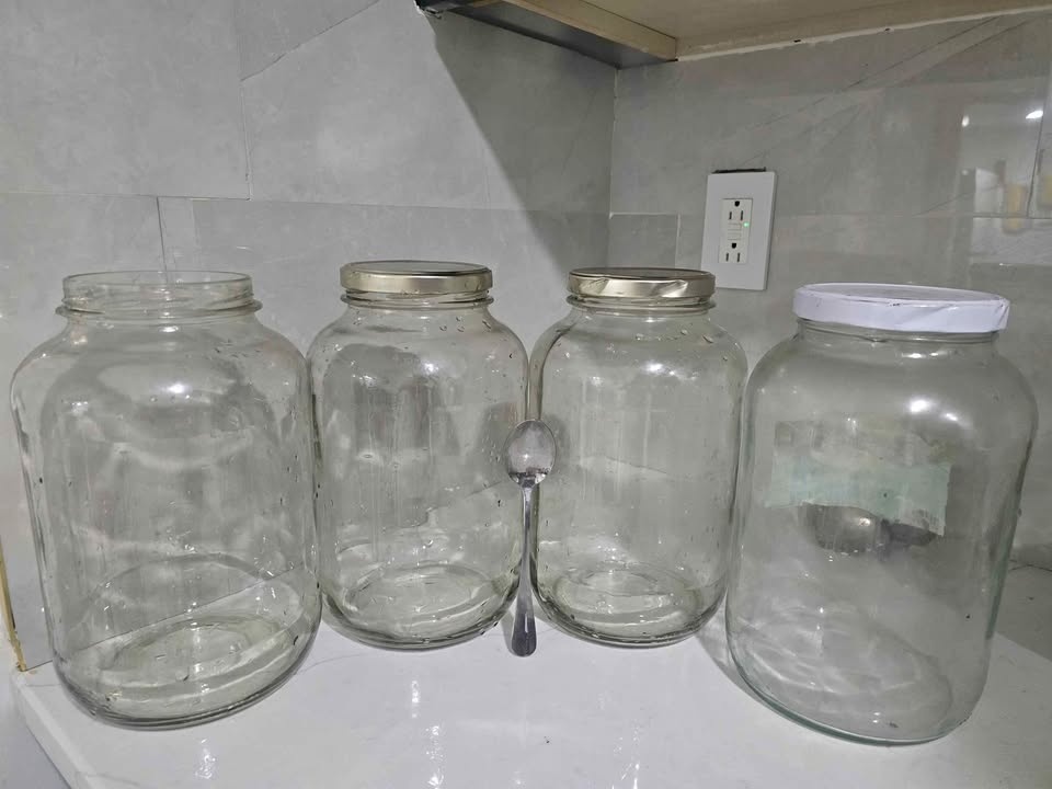 Empty container