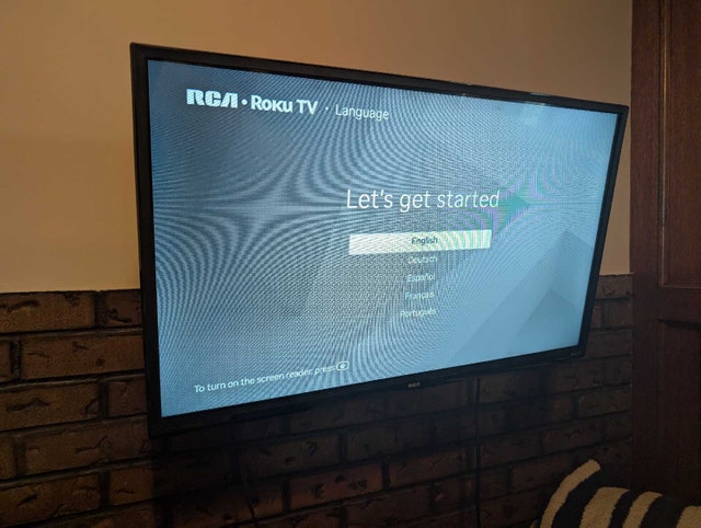 RCA 32” Roku Smart TV + Wall Mount - photo 2
