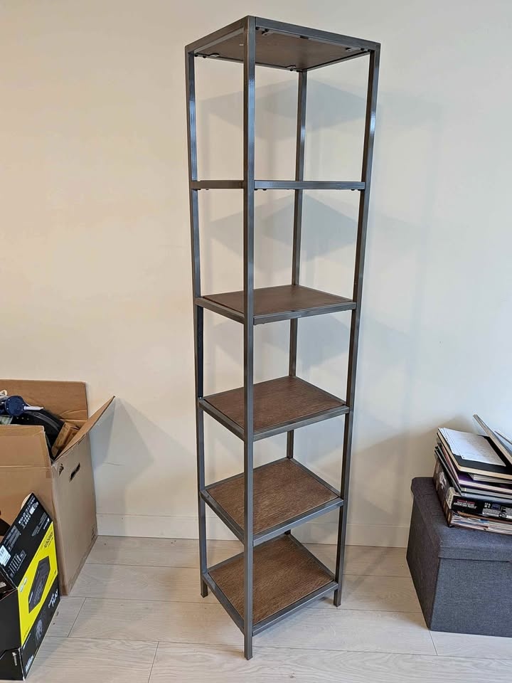 Display shelf (70x16x13 in)
