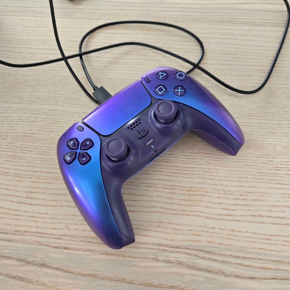 PS5 Slim Disc 1TB. CLEAN. w/ Chroma Indigo controller, cables. - photo 2
