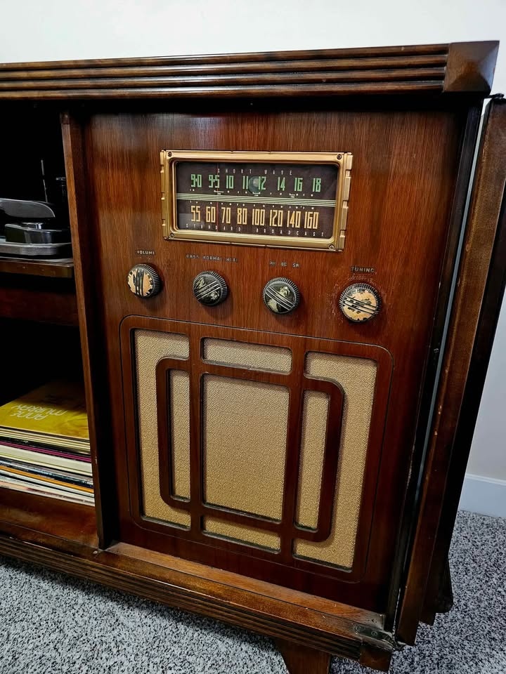 Electrol Vintage Console Radio Record Player - photo 5