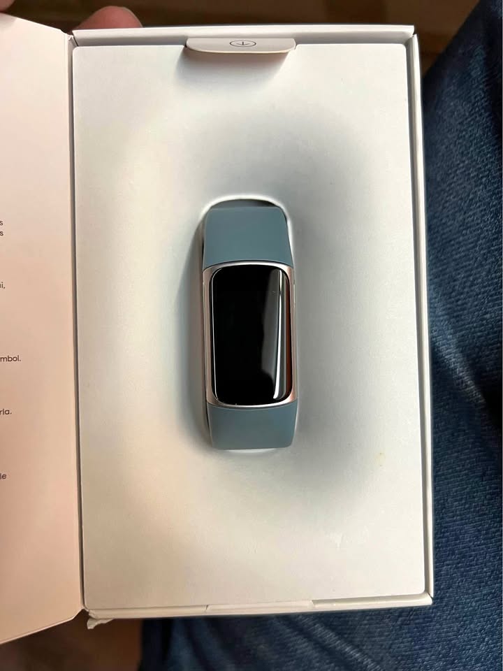 Fitbit Charge 5 Advance Fitness Tracker with GPS / Blue