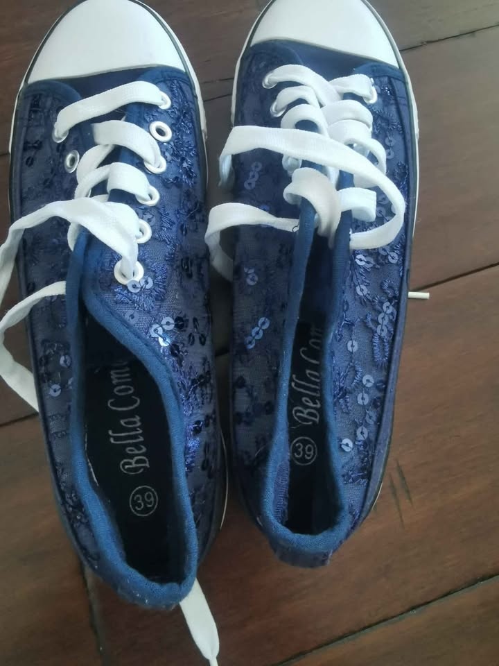 Brand new women's size 39 Bella sneaker - photo 2