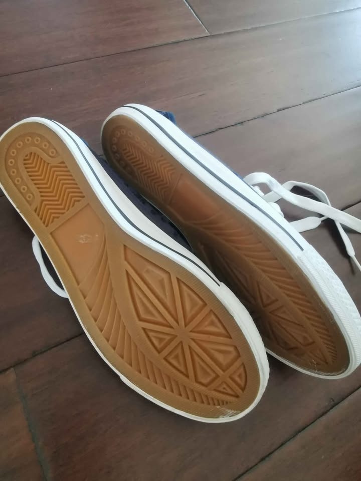 Brand new women's size 39 Bella sneaker - photo 3