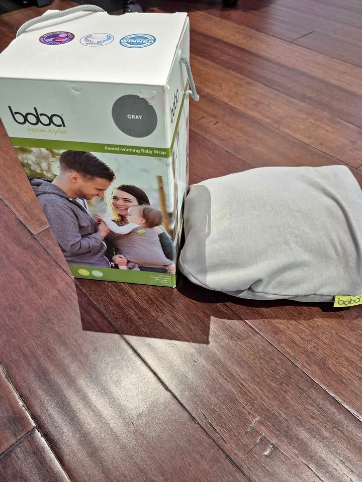 Great condition Gray Boba baby wrap carrier