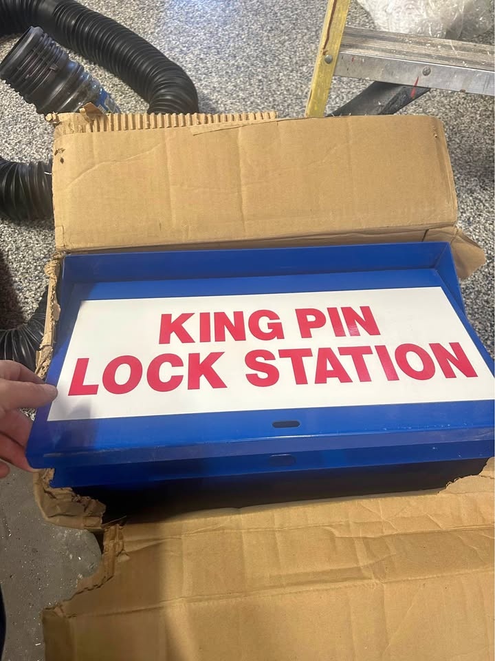 King Pin Lock Station blue metal box