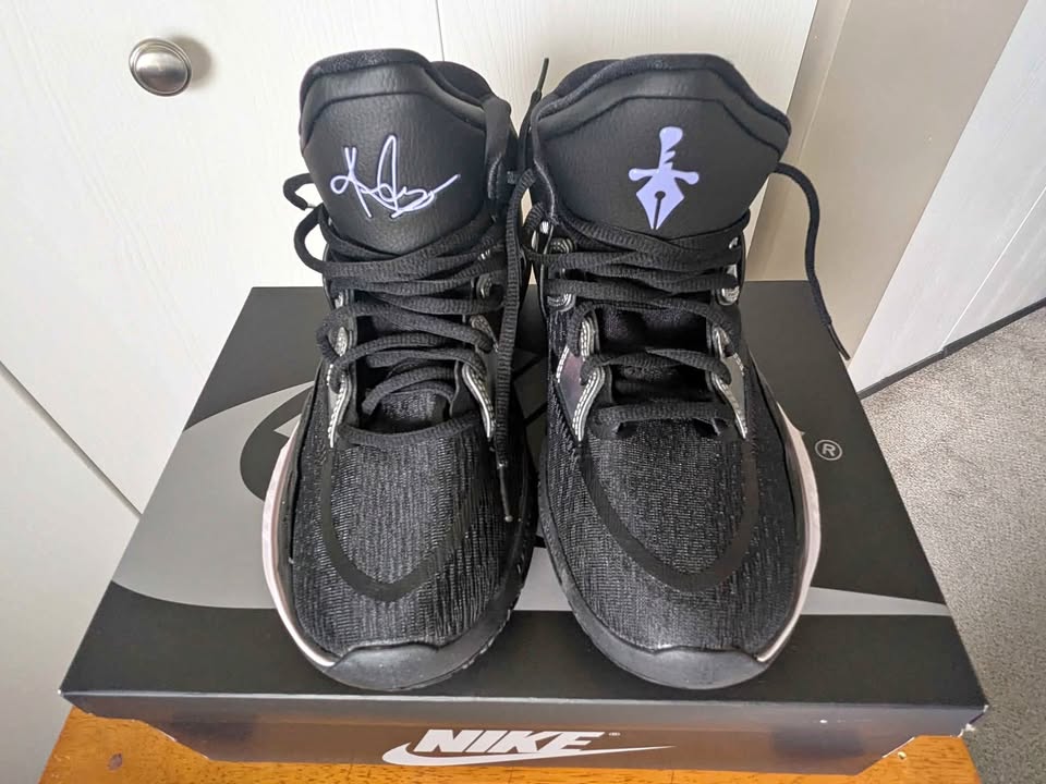 Size: 6Y /Woman 7.5 - Nike Kyrie GS Low5 - New (No Box) $85
