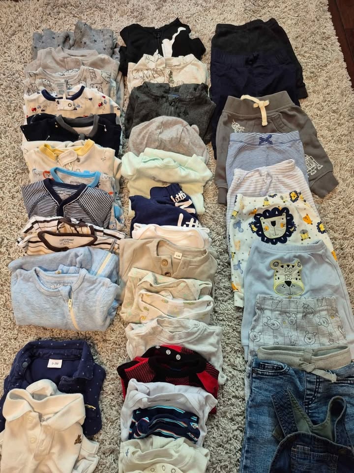 55 pcs Great Condition 0-3 Months Baby Boy Clothes - photo 2