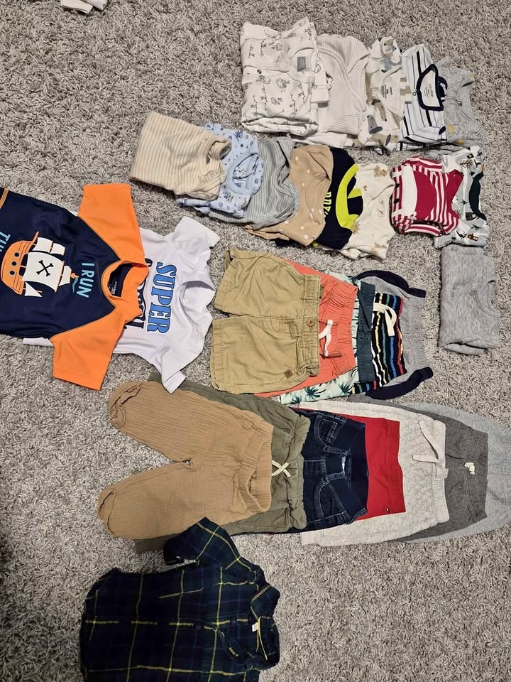 Great Condition 30 piece Baby boy clothes 3-6 months