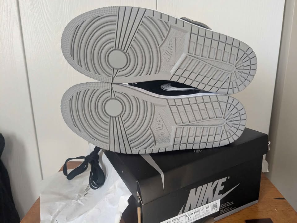 Jordan 1 Retro High OG Shadow - Women's 9 / Men's 7.5 - photo 2