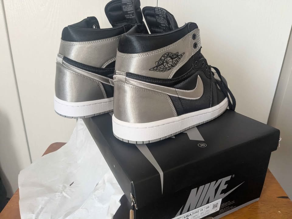 Jordan 1 Retro High OG Shadow - Women's 9 / Men's 7.5 - photo 3