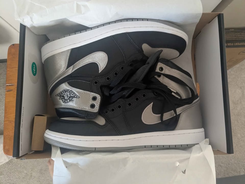 Jordan 1 Retro High OG Shadow - Women's 9 / Men's 7.5 - photo 5