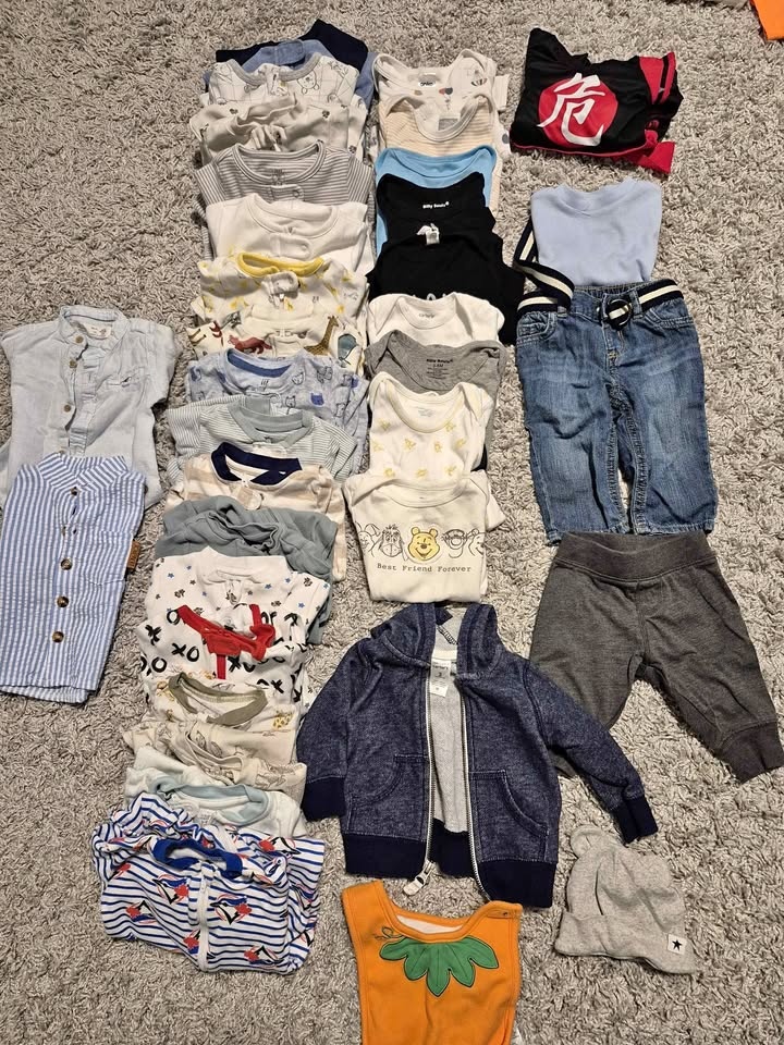 Great condition 35 pieces Baby Boy Clothes 0-6 months