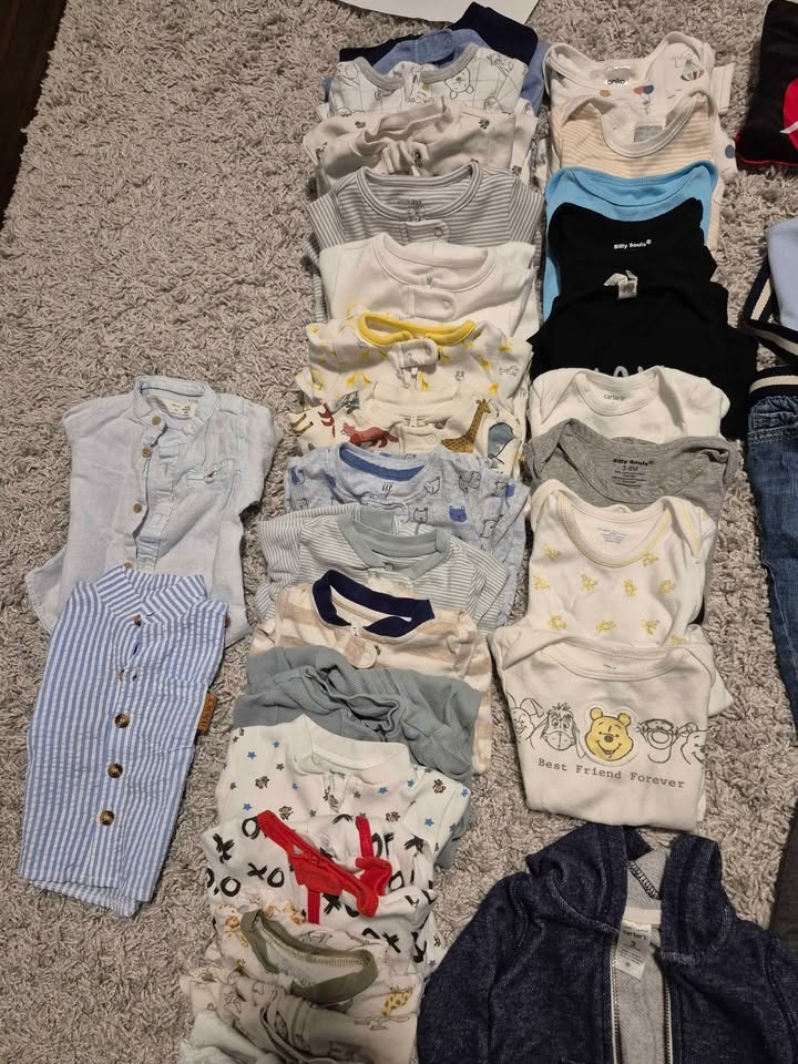 Great condition 35 pieces Baby Boy Clothes 0-6 months - photo 2