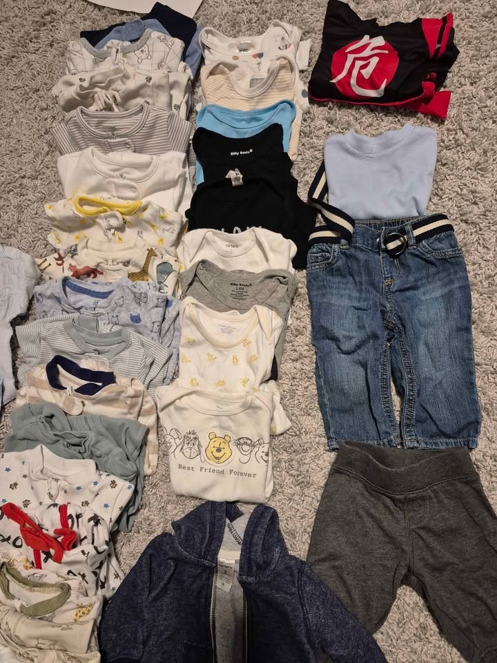 Great condition 35 pieces Baby Boy Clothes 0-6 months - photo 3